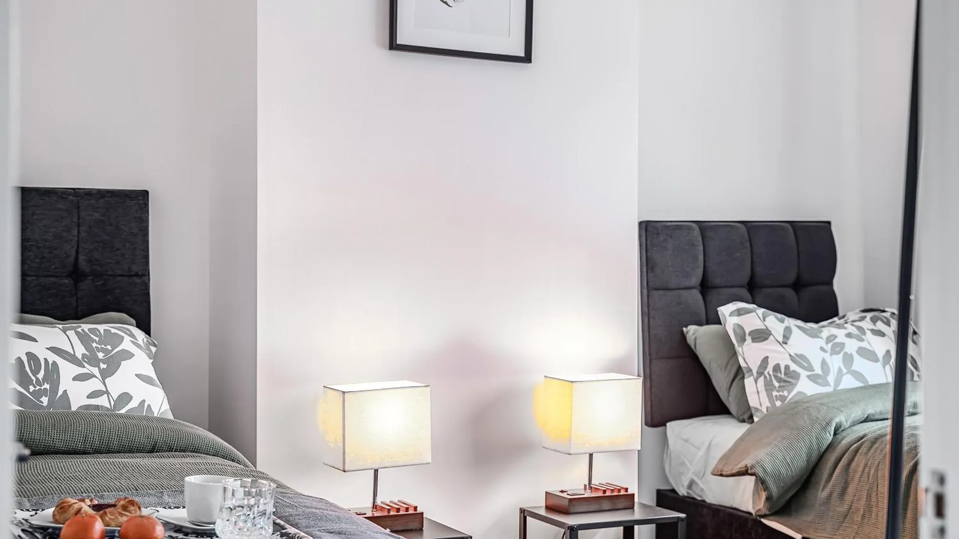 بيت للعطل فيلا 3-Bed, Sleeps 6, Near M1/M62 مورلي